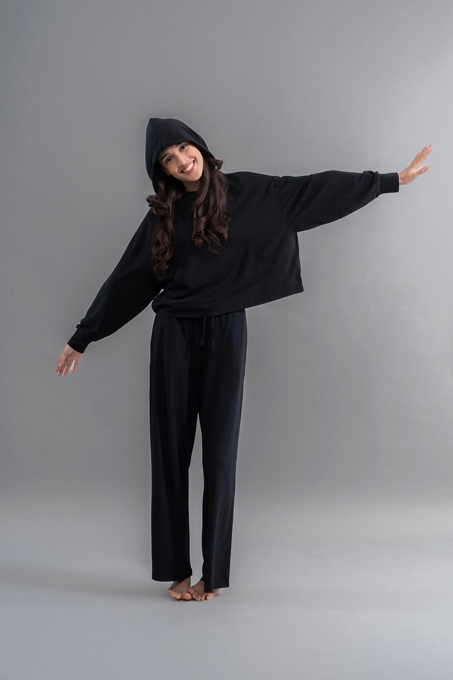 Limited Edition Luxflo® Travel Black Hoodie Set - Image 6