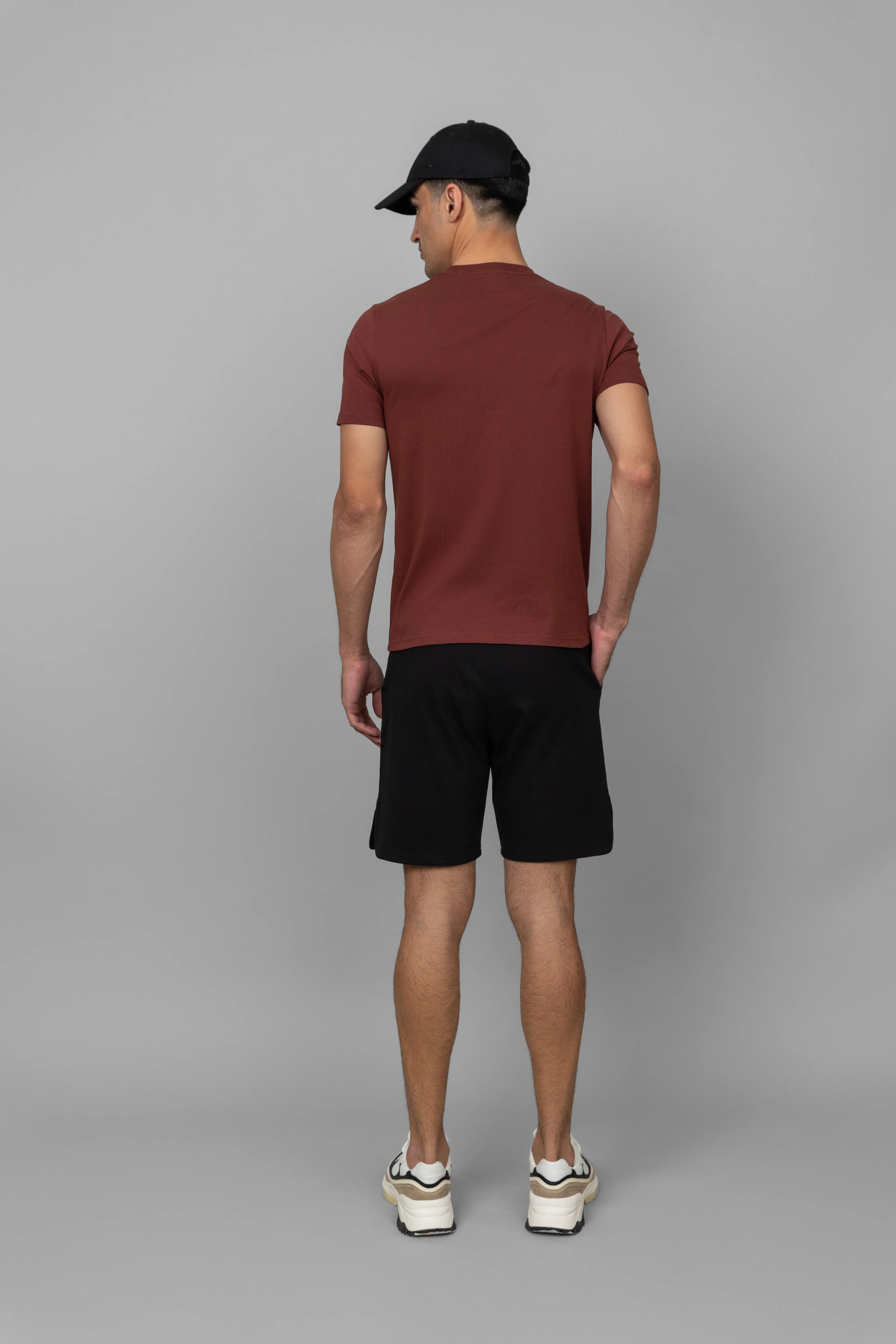 Shadow Red Men's Essential T-shirt - Image 4